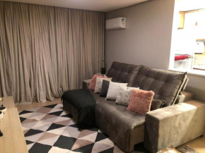Este amplo e charmoso apartamento espera por você!
